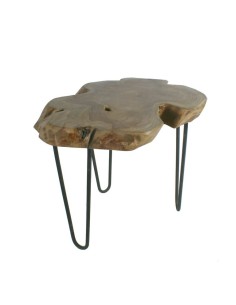 Table d'appoint en racine de teck avec pieds en métal de style nordique.