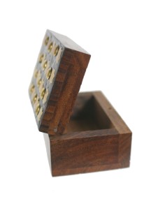 Cajita de madera adornos de metal 2
