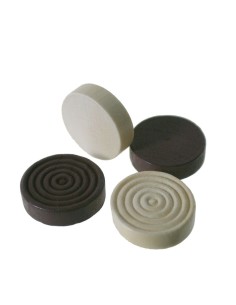 Accessoris, Dames de fusta, 2 colors en caixa per guardar 24 fitxes per a joc de taula de dames.  2