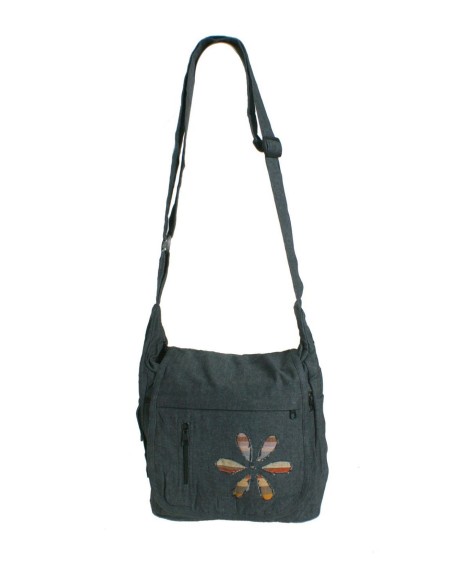 Bolso multiuso diseño étnico hippie con solapa y asa de tejido color gris oscuro. Medidas: 28x27x10 cm. aprox.