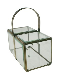 Grande boîte à bijoux en verre biseauté avec profil en métal et poignée rabattable décoration de style vintage 2