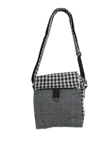 Bolso pequeño diseño ètnico hippie solapa y asas color negro blanco