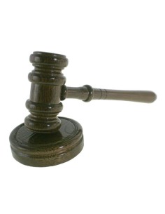 Maillet de juge fabriqué à la main avec base en bois, symbole de justice et d'autorité.