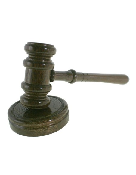 Martillo de Juez con base de madera hecho a mano. Medidas: Ø5x9x27 cm.
