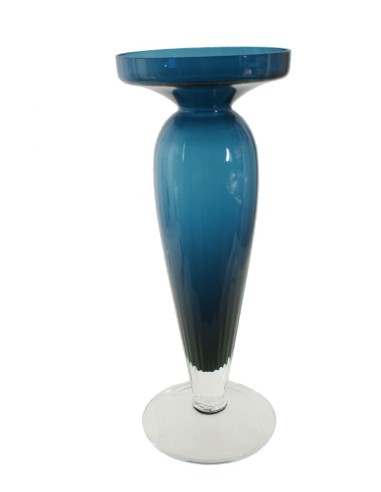 Vase en verre teinté bleu de style vintage pour la décoration de votre maison.