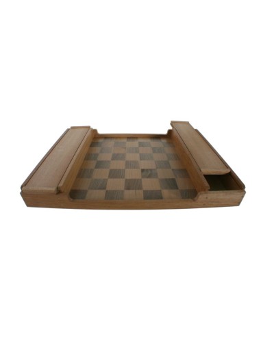 Tablero para juego de ajedrez en madera maciza de cedro y nogal con guarda fichas.