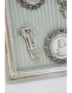 Marco de Madera para Cinco Fotos en Forma Cuadro Estilo Romántico de Color Plata Envejecida. 2