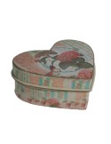 Caja joyero de metal en forma de corazón decorada con flores tonos pastel estilo vintage romántico