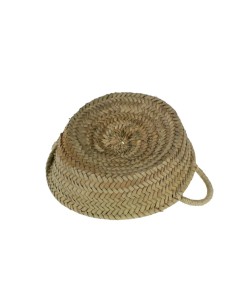 Panera o cistella artesanal rodona en fibres naturals de palmell i nanses en corda, utensili de taula.  2