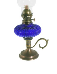 Lampe à huile à base de verre bleu avec poignée et abat-jour de décoration de lampe à huile vintage. 2
