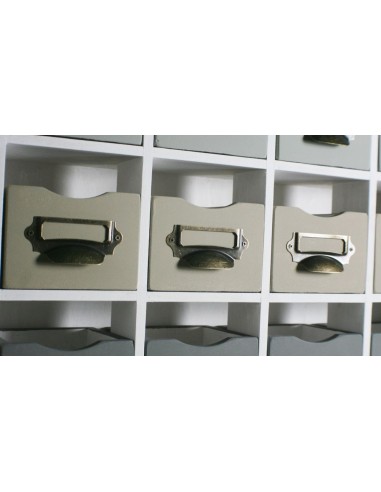 Moble calaixera de fusta quatre penjadors i dotze calaixos per penjar a paret decoració vintage.