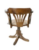 Silla giratoria escritorio de madera con asiento de ratán y apoyabrazos estilo clásico decoración hogar.