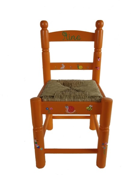 Cadira infantil personalitzada amb Nom de fusta i seient de bova per nen nena i regal original. Mesures: 51x27x27 cm.