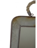 Espejo de plancha cincada para pared estilo bandeja con asa de cuerda decoración nórdica.