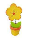 Pinça de fusta forma de flor color groc, base de sobretaula, clip amb suport vertical per a targetes