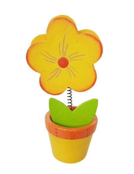 Pinça de fusta forma de flor color groc, base de sobretaula, clip amb suport vertical per a targetes. Mides: 11x6x4 cm.