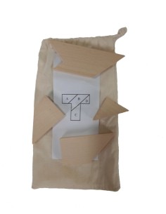 Jeu de puzzle de tangram en bois dans le jeu classique de puzzle de raisonnement géométrique de sac.  2