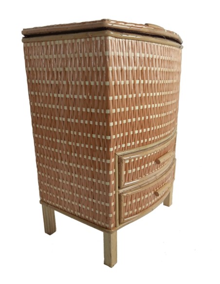 Costurero de mimbre alto color miel con dos cajones inferior de gran capacidad para la costura y labores. Medidas: 49x32x26 cm.