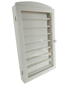 Vitrina porta dedales color blanco de madera con puerta vidriera expositor para pared decoración hogar. Medidas: 52x30x7 cm.