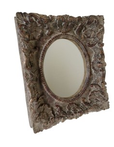 Espejo de sobremesa estilo barroco acabado envejecido cristal ovalado. Medidas totales: 40x33x7 cm.