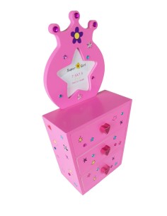 Joyero cómoda para muñecas color rosa con cajones y marco para foto juguete madera. Medidas: 30x15x7 cm.