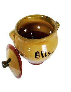 Pot per alls de ceràmica gran amb tapa i orificis de ventilació, fabricació artesanal, parament de cuina. 2