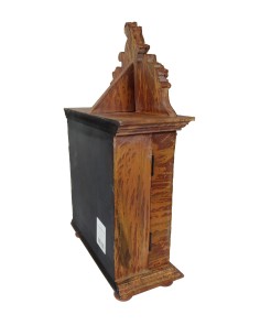 Reloj de madera policromada con cúpula tallada y cristal en esfera 2