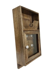 Vitrina porta claus rústic de fusta massissa de palissandre per penjar a paret amb carter. 2