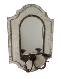 Miroir mural en bois peint et décapé bicolore avec un bougeoir en métal à décor vintage