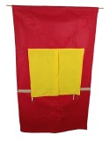 Teatro de títeres artesanal para colgar en marco de la puerta para juego infantil de marionetas.