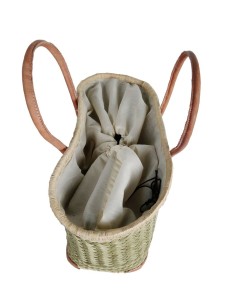 Cistella de compra amb nanses cuir multicolor verd pàl·lid amb tancament interior cordó cabàs de fulla ràfia. 2