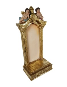 Niche en résine de table pour l'exposition de personnages dorés avec des anges dans un dôme 2