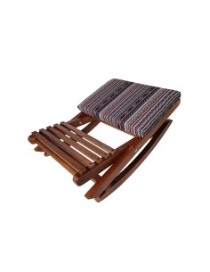 Reposapiés plegable de madera maciza de base ancha, color avellana y acolchado étnico, mueble auxiliar. Medidas: 14x58x37 cm. 2