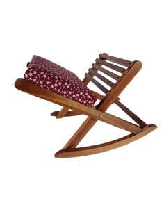 Reposapiés plegable de madera base ancha color avellana acolchado rojo vintage mueble auxiliar. Medidas: 39x58x37 cm.
