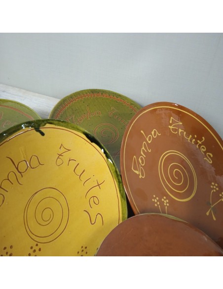 Tapa plato voltea gira tortillas de cerámica de arcilla color verde fabricación artesanal útiles de cocina.