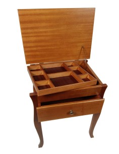 Costurer de Fusta Massissa amb potes, Calaix Central i Casellers en tapa Organitzador de Costura.