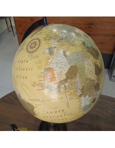 Globe de style vintage avec support en métal et pied en bois. 2