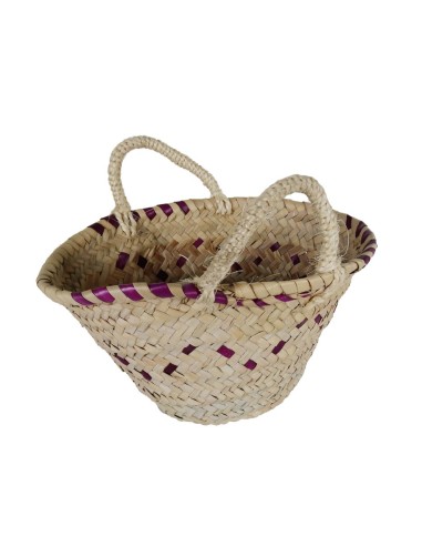 Sac de nacelle pour enfants en raphia avec décoration et poignée en corde, produit fait à la main. Dimensions : 7x28x18 cm.