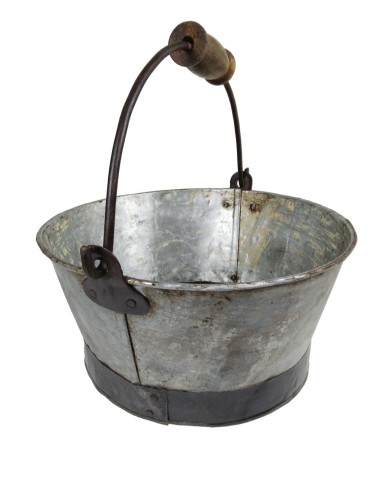 Galleda de Metall amb Nansa de fusta, Recipient d'estil Vintage i Rústic, ideal per a decoracions. Mides 18x43 Ø cm.