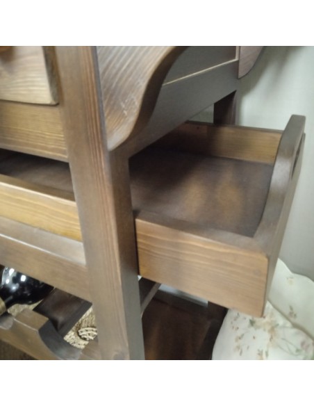 Cistella Cambrera de Cuina de Fusta amb Safata, Ampoller i Tres Calaixos, Útils de Cuina i Menjador.