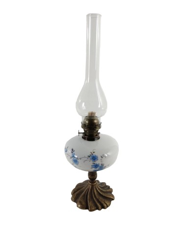 Lampe à huile en porcelaine avec base en métal et abat-jour en verre, décoration vintage. Dimensions : 49 cm.