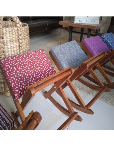 Reposapiés Plegable de Madera Maciza de Base Ancha Color Nogal y Acolchado Naranja Mueble Auxiliar. Reposapiés Plegable de Madera Maciza de Base Ancha Color Nogal y Acolchado Naranja Mueble Auxiliar.
