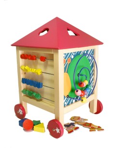 Boîte en bois en forme de maison et accessoires pour s'adapter au jeu de motricité des enfants