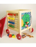 Caja con forma de casa de madera y accesorios para encajar juego de motricidad infantil