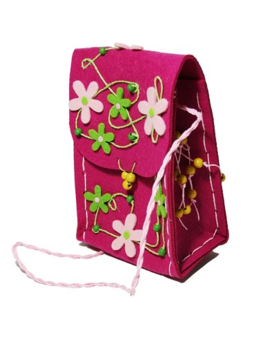 Sac à bandoulière en tissu feutré pour enfants orné d'un accessoire de mode à fleurs roses.