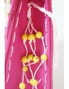 Bolso Bandolera Infantil de Tela en Fieltro Adornado con Flores Color Rosa Complemento de Moda. 2