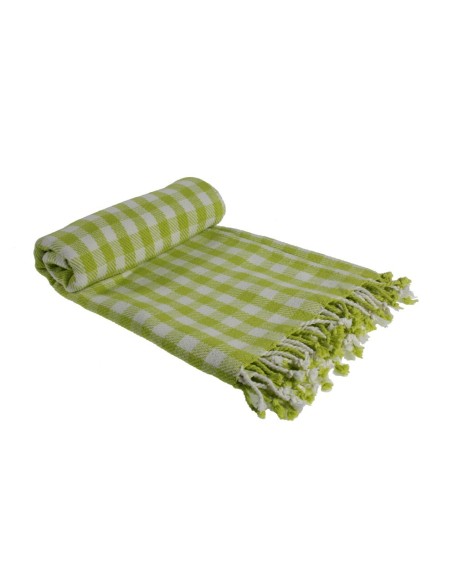 Manta para sofá y cama color verde pistacho con flecos dibujo cuadros. Medidas: 130x170 cm.