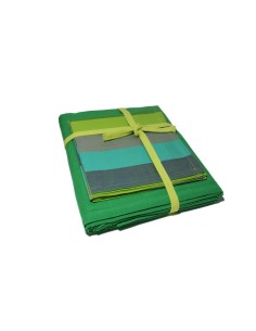 Mantel color verde con 4 servilletas a juego para vestir tu mesa 2