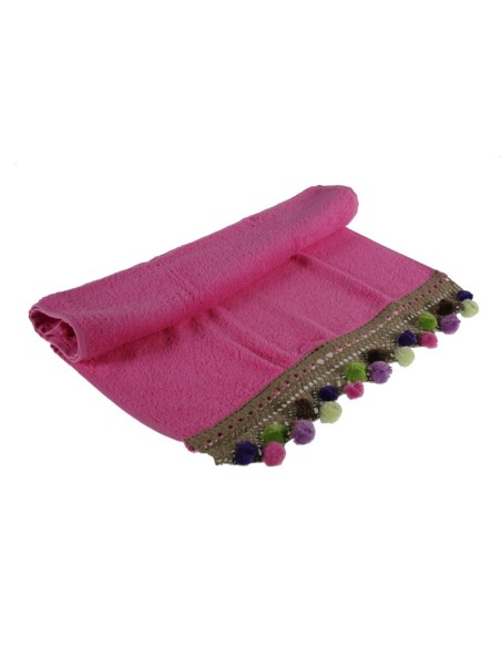 Juego de 3 toallas de baño color rosa con cenefa de puntilla y pompones estilo vintage. Medidas: 3 piezas