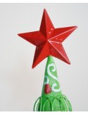 Arbre petit de Nadal de planxa en verd i multicolor amb boles decoratives vermelles i estrella